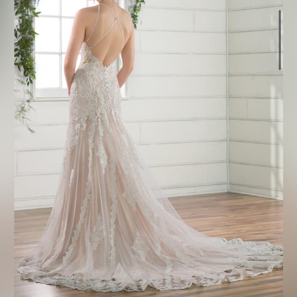 Essence of Australia Wedding Dress - Never Worn